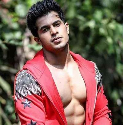 Aadil Khan Net Worth, Age, Height, Bio, Birthday, Wiki!