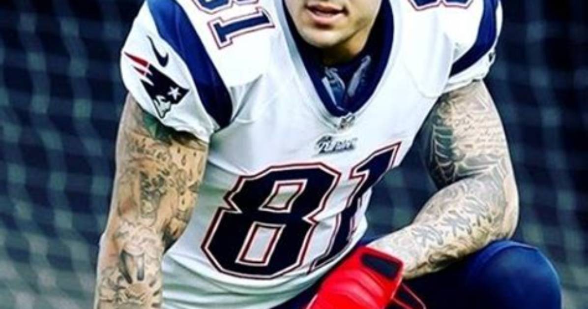 Aaron Hernandez Net Worth, Age, Height, Bio, Birthday, Wiki!