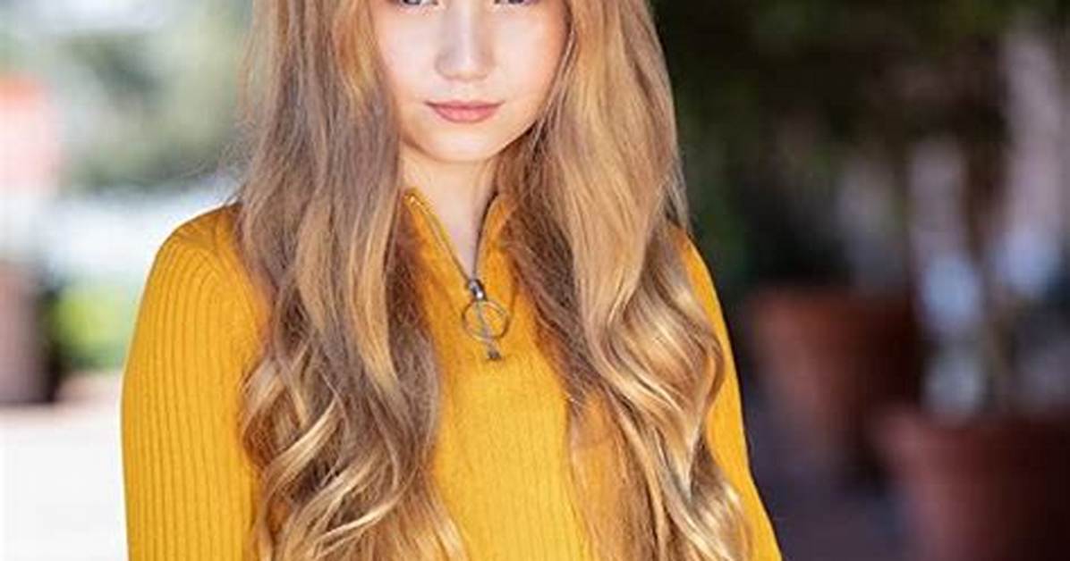 Abigail Zoe Lewis - Net Worth, Age, Height, Birthday, Bio, Wiki!