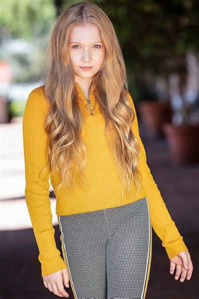Abigail Zoe Lewis - Net Worth, Age, Height, Birthday, Bio, Wiki!