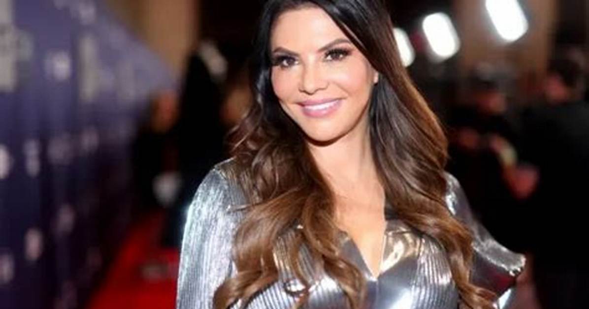 Adriana De Moura Net Worth, Age, Height, Bio, Birthday, Wiki!