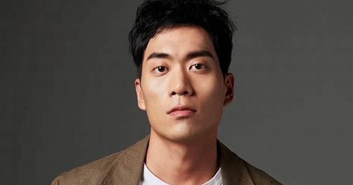 Ahn Suk-Hwan - Net Worth, Age, Height, Birthday, Bio, Wiki!