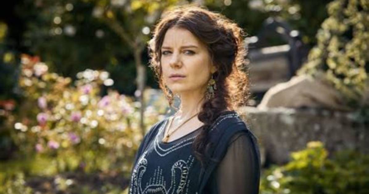 Aimee-Ffion Edwards Net Worth, Age, Height, Bio, Birthday, Wiki!