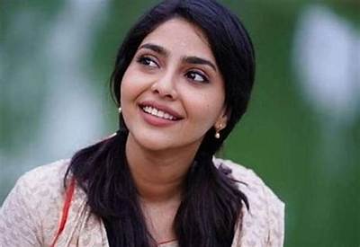 Aishwarya Lekshmi Net Worth, Age, Height, Bio, Birthday, Wiki!