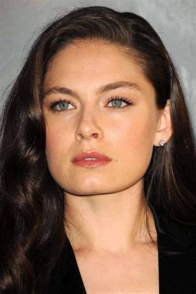 Alexa Davalos - Net Worth, Age, Height, Birthday, Bio, Wiki!