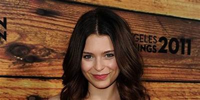 Alexandra Krosney Net Worth 2024, Age, Height, Bio, Birthday, Wiki!