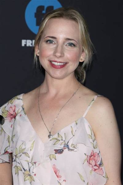 Alicia Goranson - Net Worth, Age, Height, Birthday, Bio, Wiki!