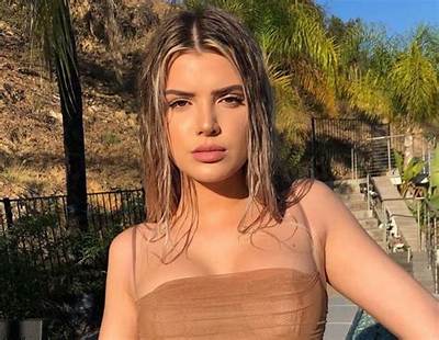 Alissa Violet Net Worth, Age, Height, Bio, Birthday, Wiki!