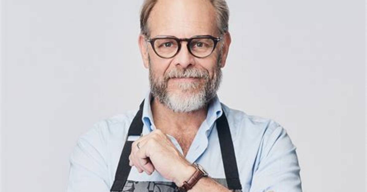 Alton Brown Net Worth, Age, Height, Bio, Birthday, Wiki!