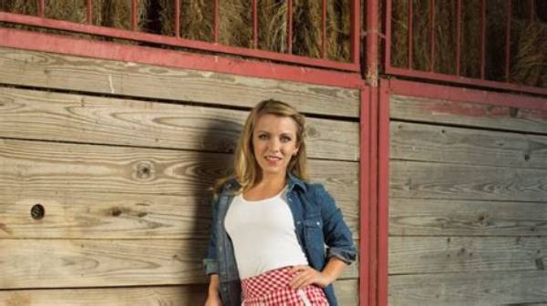 Amanda Loy - Net Worth, Age, Height, Birthday, Bio, Wiki!