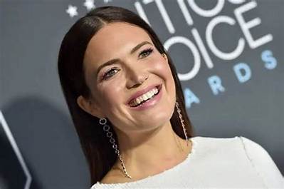 Amanda Moore Net Worth, Age, Height, Bio, Birthday, Wiki!