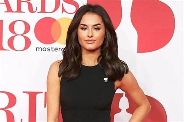 Amber Davies - Net Worth, Age, Height, Birthday, Bio, Wiki!