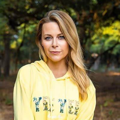 Amber Emily Bartlett Net Worth, Age, Height, Bio, Birthday, Wiki!