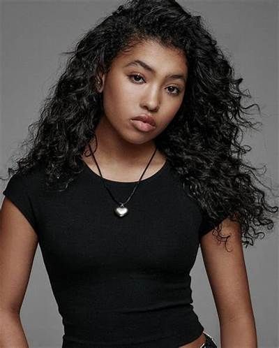 Anais Lee Net Worth, Age, Height, Bio, Birthday, Wiki!
