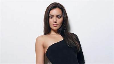 Andrea Londo Net Worth 2024, Age, Height, Bio, Birthday, Wiki!