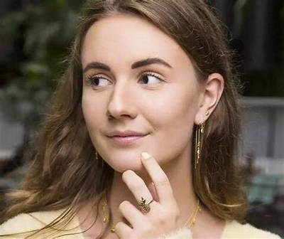 Anna Briand - Net Worth, Age, Height, Birthday, Bio, Wiki!