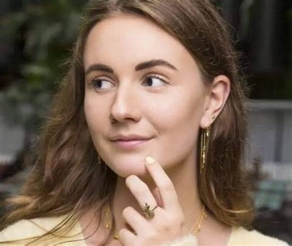 Anna Briand - Net Worth, Age, Height, Birthday, Bio, Wiki!