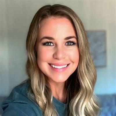 Anna Duggar Net Worth, Age, Height, Bio, Birthday, Wiki!