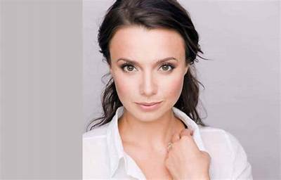 Anna Jullienne - Net Worth, Age, Height, Birthday, Bio, Wiki!