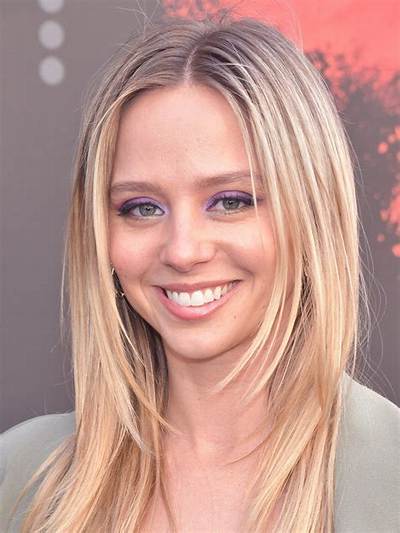 Anna Lore Net Worth 2024, Age, Height, Bio, Birthday, Wiki!