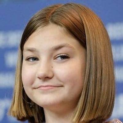 Anna Pniowsky - Net Worth, Age, Height, Birthday, Bio, Wiki!