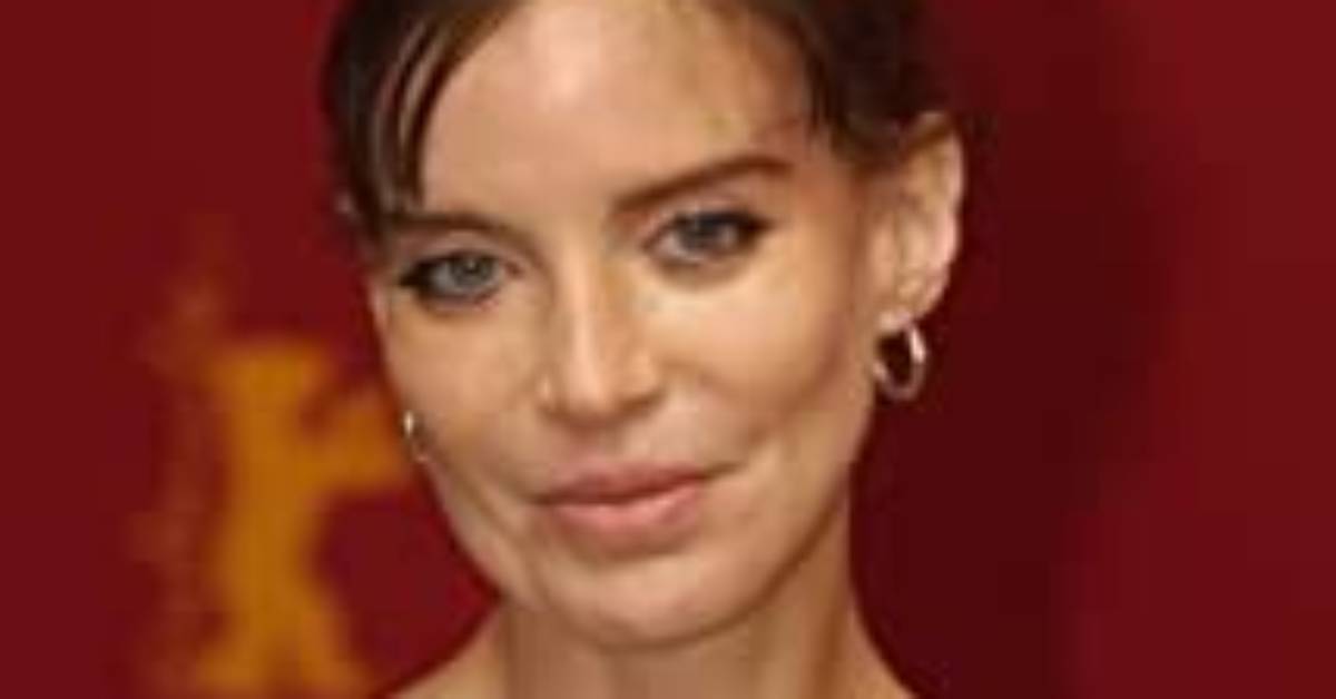 Anna Thomson - Net Worth, Age, Height, Birthday, Bio, Wiki!