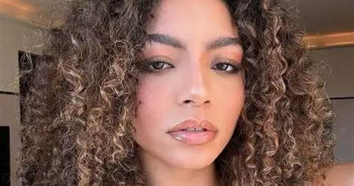 Any Gabrielly - Net Worth, Age, Height, Birthday, Bio, Wiki!