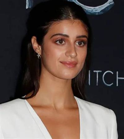 Anya Chalotra Net Worth 2024, Age, Height, Bio, Birthday, Wiki!