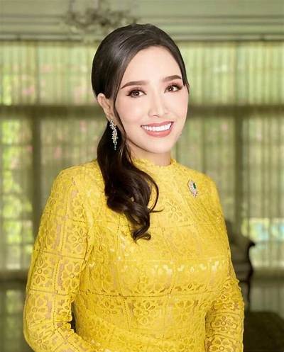Apasra Hongsakula - Net Worth, Age, Height, Birthday, Bio, Wiki!