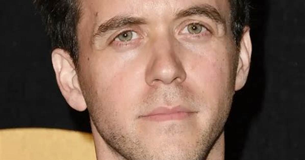 Ashley Zukerman - Net Worth, Age, Height, Birthday, Bio, Wiki!