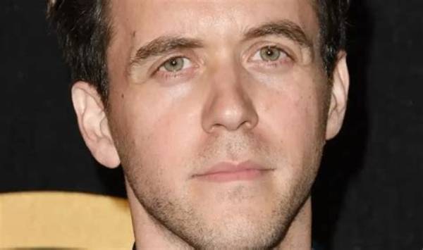 Ashley Zukerman - Net Worth, Age, Height, Birthday, Bio, Wiki!