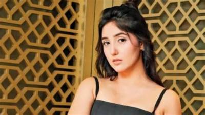 Ashnoor Kaur - Net Worth, Age, Height, Birthday, Bio, Wiki!