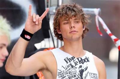 Ashton Fletcher Irwin - Net Worth, Age, Height, Birthday, Bio, Wiki!