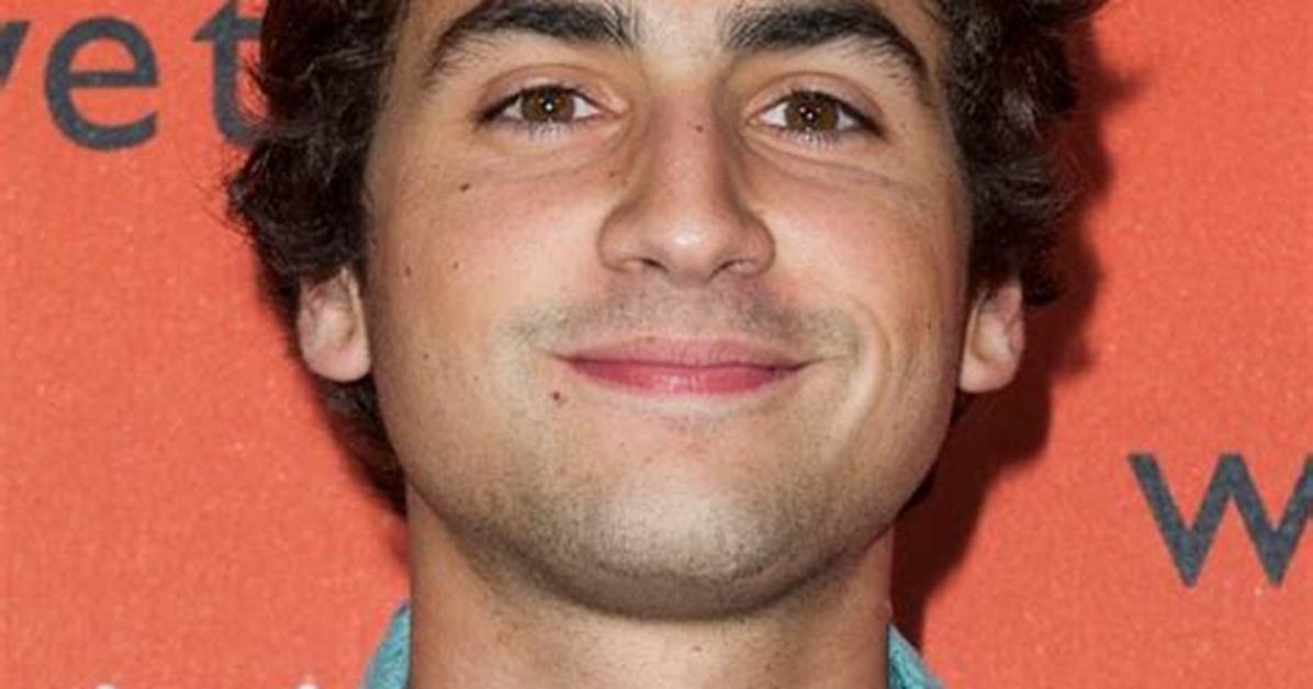 Ashton Moio - Net Worth, Age, Height, Birthday, Bio, Wiki!