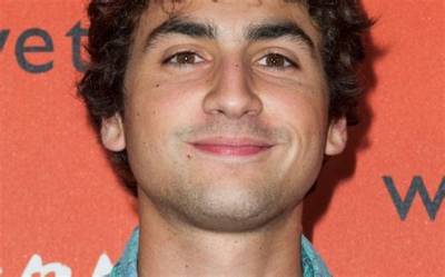 Ashton Moio - Net Worth, Age, Height, Birthday, Bio, Wiki!