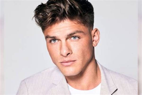 Austin Nola - Net Worth, Age, Height, Birthday, Bio, Wiki!