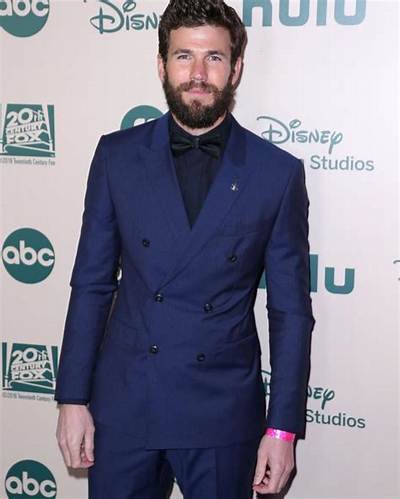 Austin Stowell Net Worth, Age, Height, Bio, Birthday, Wiki!