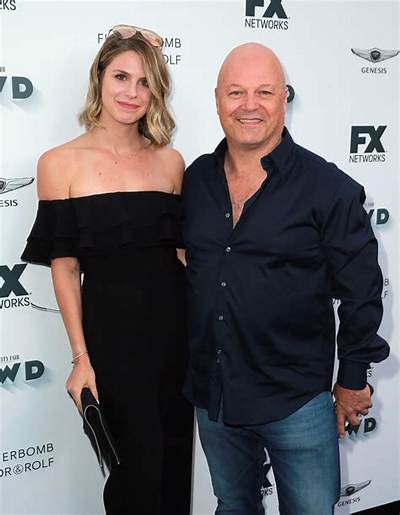Autumn Chiklis - Net Worth, Age, Height, Birthday, Bio, Wiki!