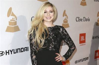 Avril Lavigne Net Worth, Age, Height, Bio, Birthday, Wiki!