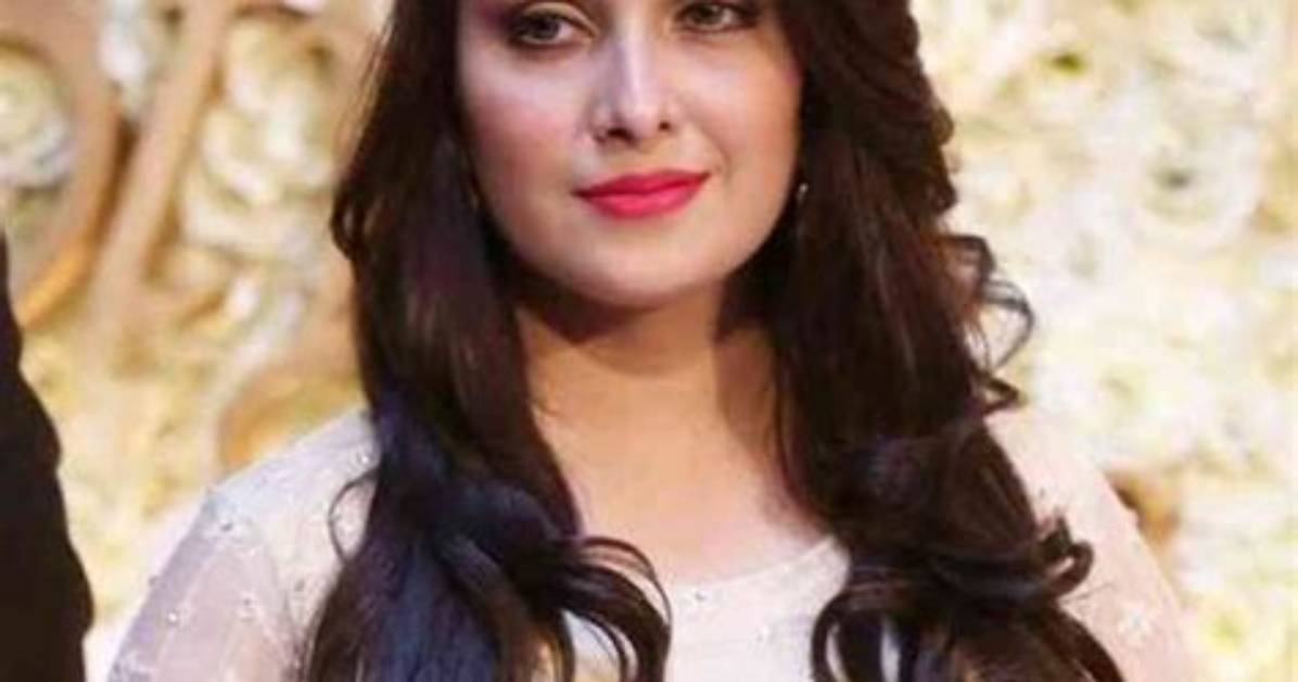Ayeza Khan - Net Worth, Age, Height, Birthday, Bio, Wiki!