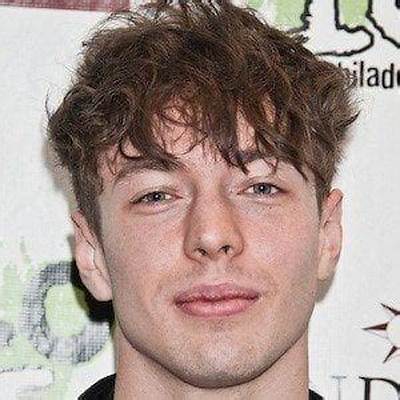 Barns Courtney Net Worth, Age, Height, Bio, Birthday, Wiki!