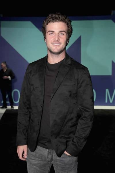 Beau Mirchoff - Net Worth, Age, Height, Birthday, Bio, Wiki!