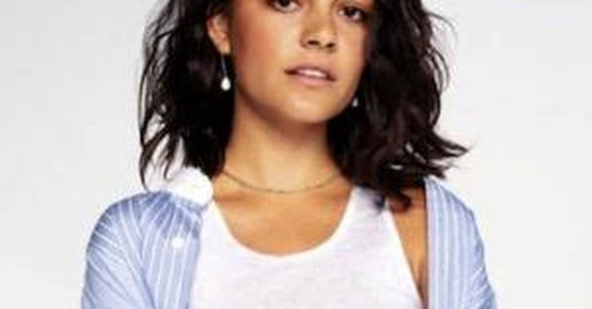 Blu Hunt Net Worth, Age, Height, Bio, Birthday, Wiki!