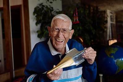Bob Gurr Net Worth, Age, Height, Bio, Birthday, Wiki!