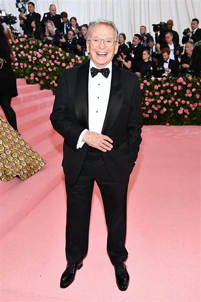 Bob Mackie Net Worth, Age, Height, Bio, Birthday, Wiki!