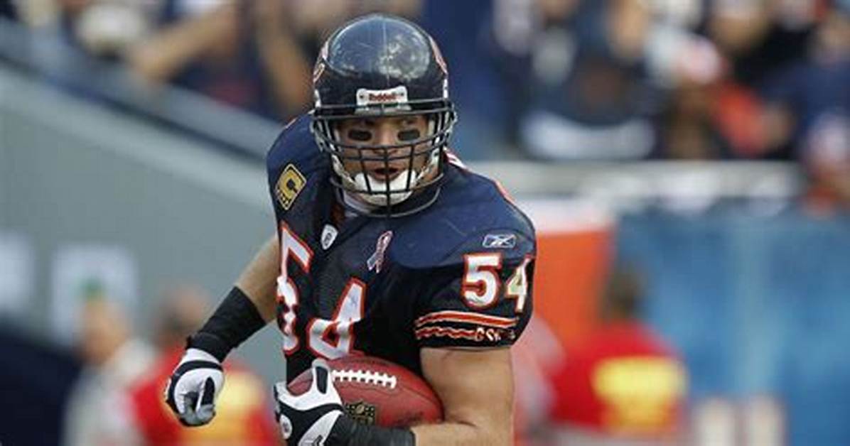 Brian Urlacher Net Worth, Age, Height, Bio, Birthday, Wiki!