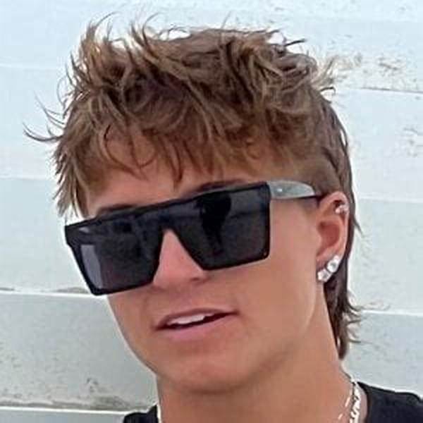 Brody Schneitzer - Net Worth, Age, Height, Birthday, Bio, Wiki!