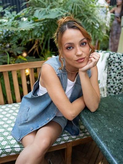 Bruna Quintas - Net Worth, Age, Height, Birthday, Bio, Wiki!