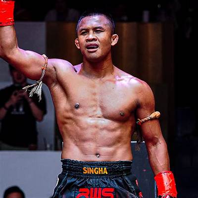 Buakaw Banchamek Net Worth, Age, Height, Bio, Birthday, Wiki!
