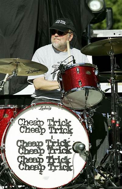 Bun E. Carlos Net Worth, Age, Height, Bio, Birthday, Wiki!